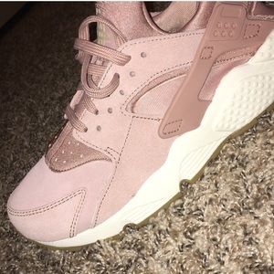 BRAND NEW Rose Huaraches